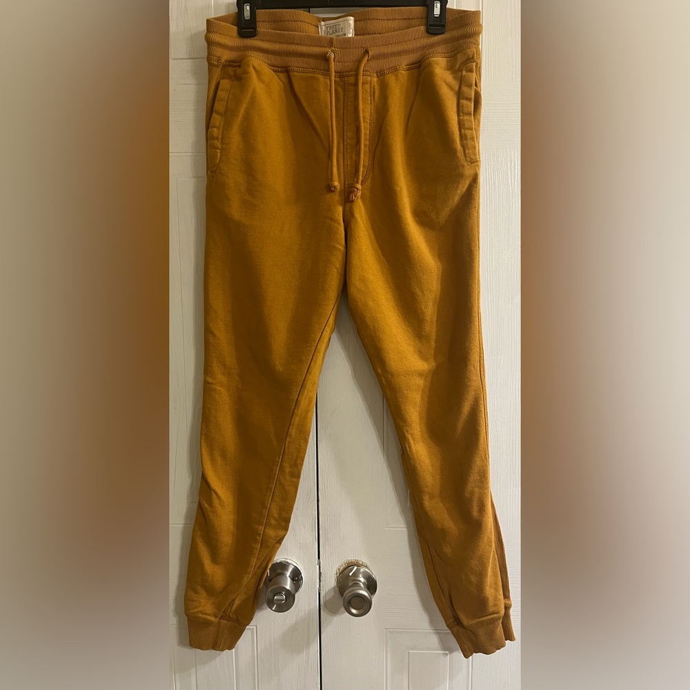 Free Planet Men’s Joggers size M